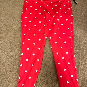 Crown & Ivy Red Heart Print Leggings
